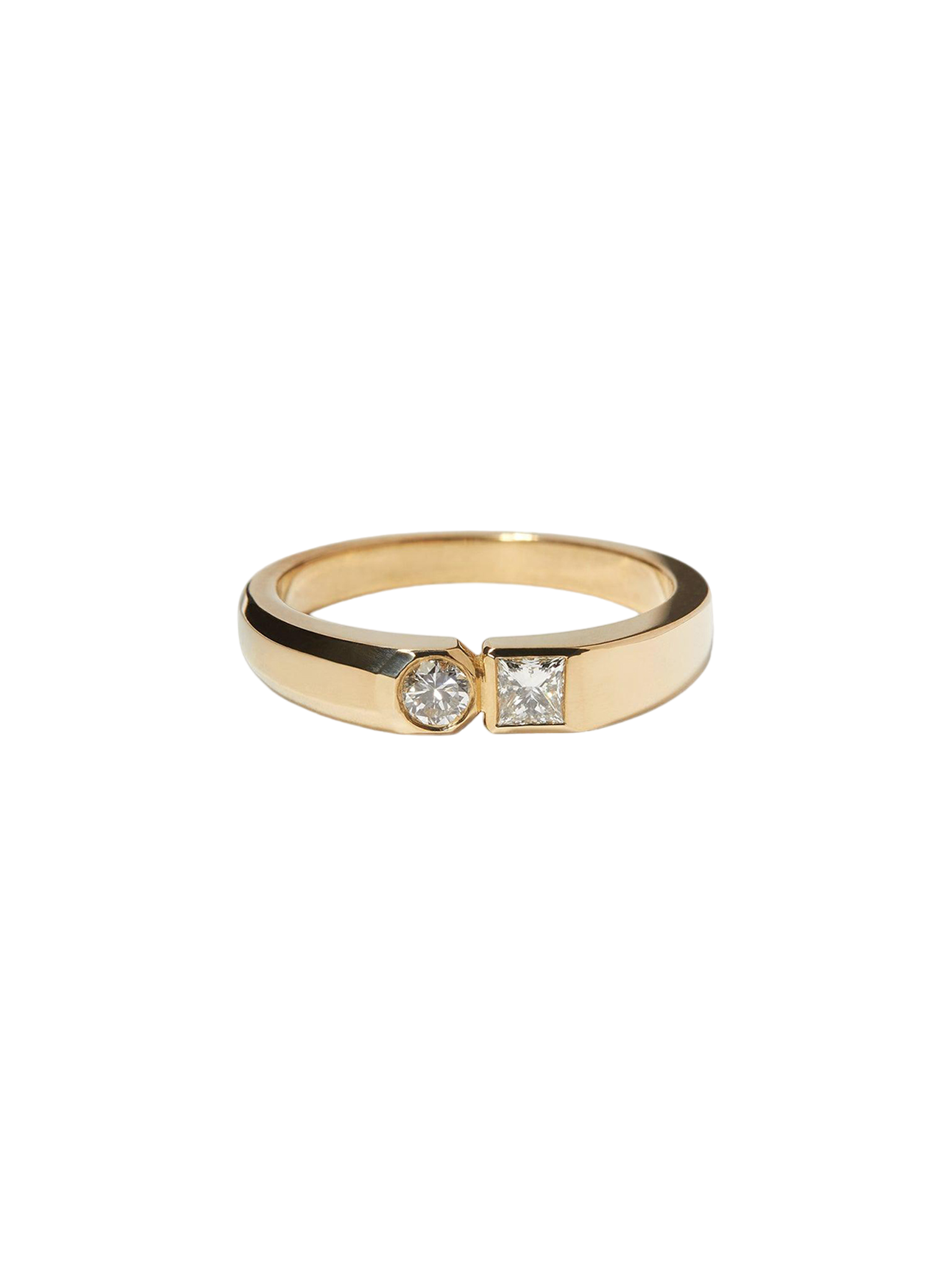 Princess cut diamond dyad signet ring